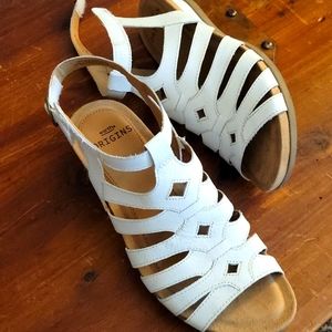 Earth sandals Pico Pippa Low wedge